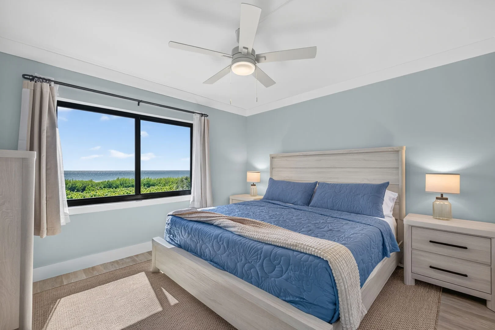 Gulf-front guest bedroom with ocean view